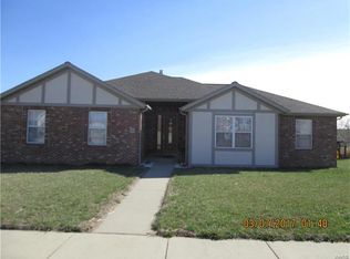 45 N Harvest Crest Ct, Highland, IL 62249