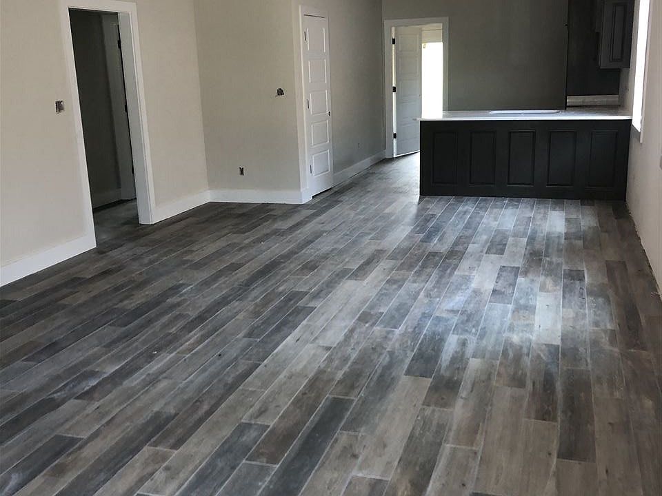 2nd image of 136 Rolling Woods Cir