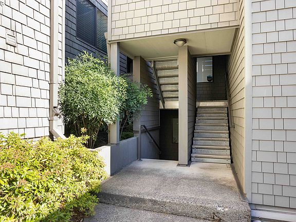 4th image of 5630 S Riverside Ln APT 16
