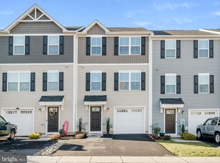 25 Foxwood Dr, Gilbertsville, PA 19525