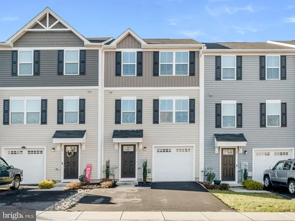 25 Foxwood Dr, Gilbertsville, PA 19525