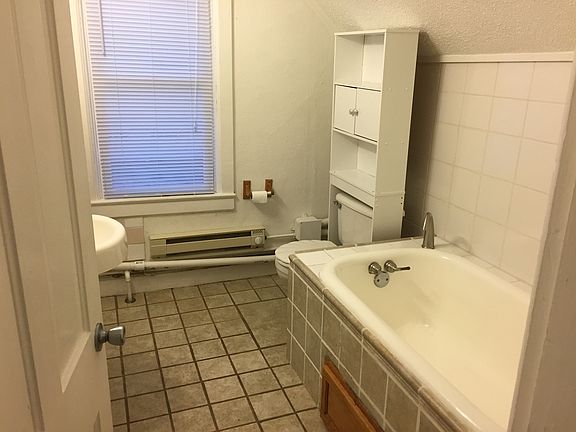 3rd image of 222 12th Ave N