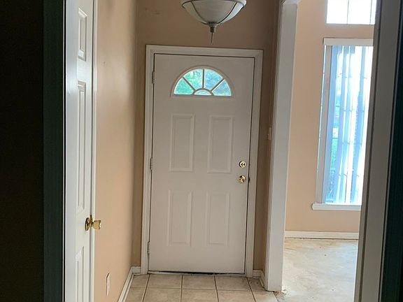 2nd image of 25 Softwood Cir