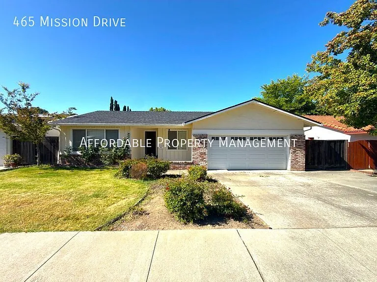 465 Mission Dr — Photo 1