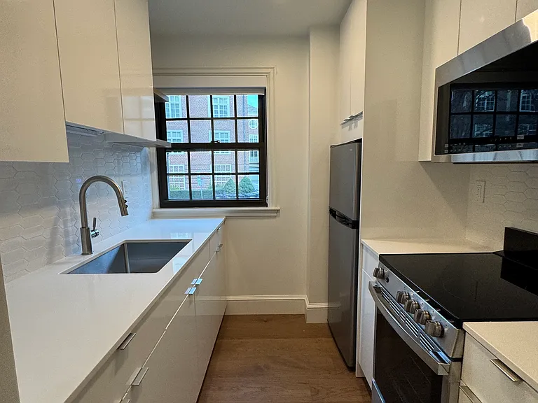 1202 Massachusetts Ave — Photo 11