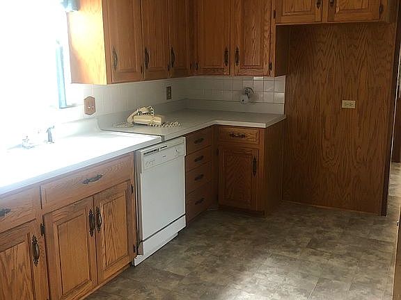4th image of 2411 Oakview Dr