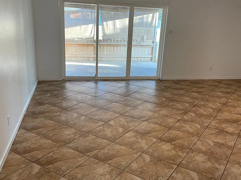 508 W Poe St — Photo 17