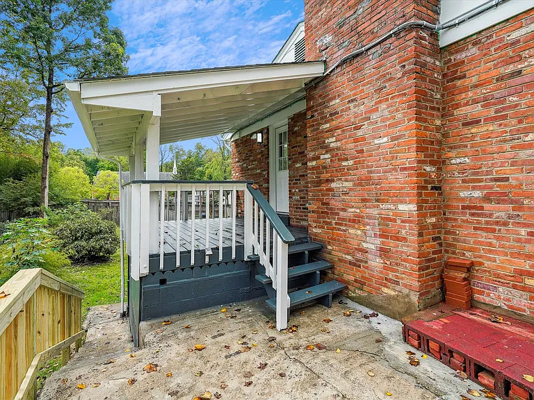 2226 Westwood Pl — Photo 3