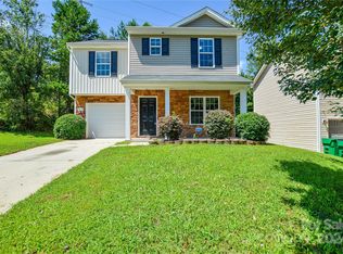 224 Ravenridge Ct, Charlotte, NC 28216
