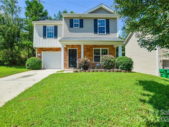 224 Ravenridge Ct, Charlotte, NC 28216