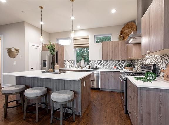 2nd image of 4514 Cabell Dr #104