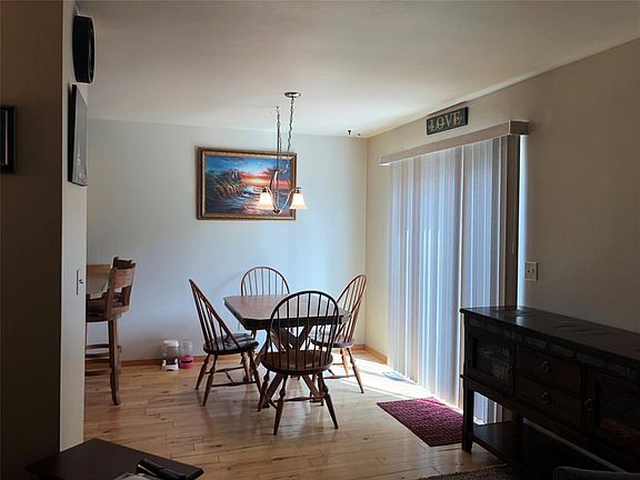 3rd image of 928 N River Rock Dr