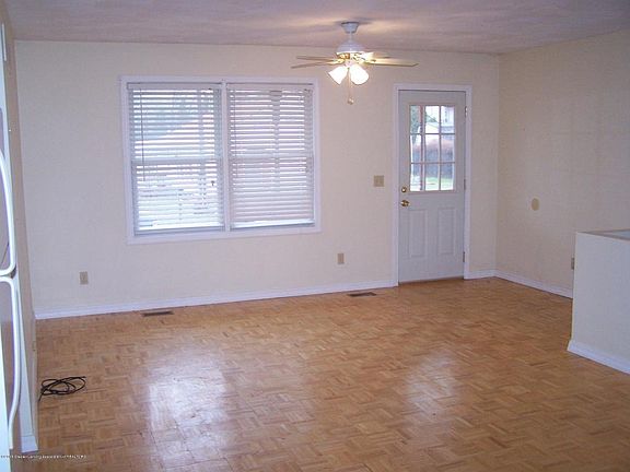4th image of 135 E 2nd St