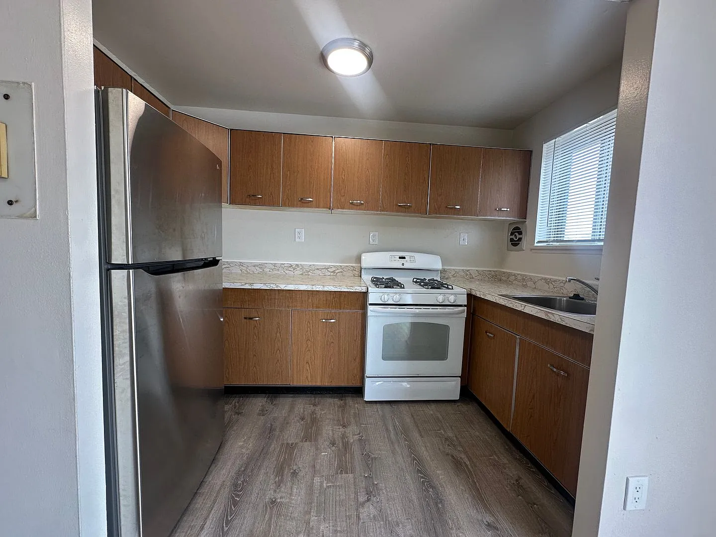 3633 Greenmount Avenue — Photo 3