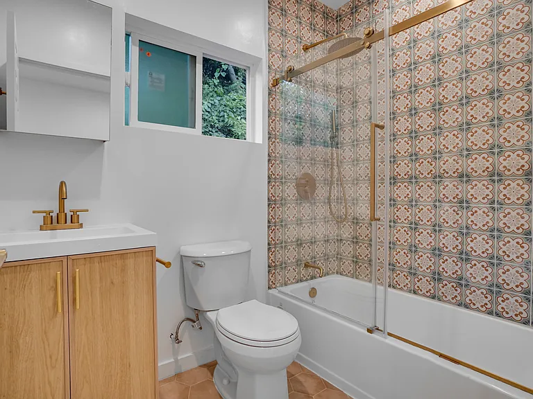 1914 Echo Park Ave — Photo 10