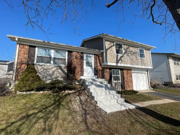 1330 Rock Cove Ct, Hoffman Estates, IL 60192
