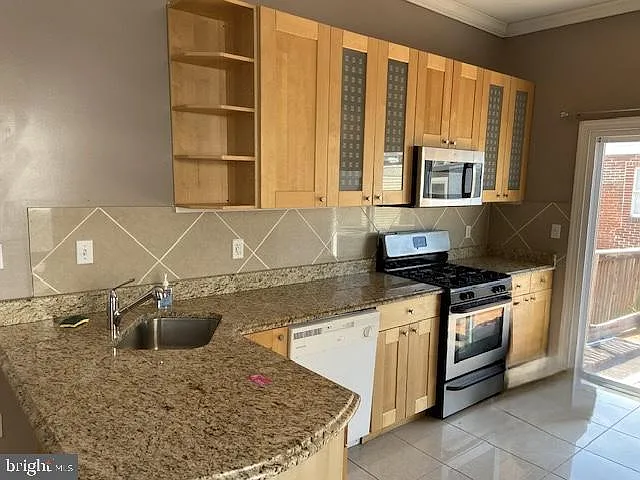 1 bed, 1.5 bath, 1616 sqft, $1,999 — Photo 4