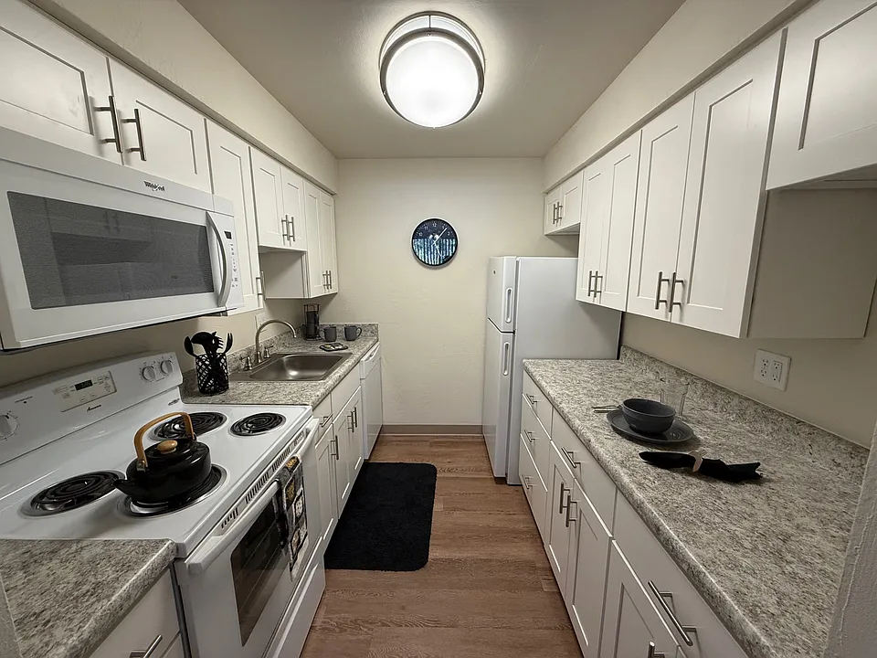 Monroeville Apartments at Birnam Wood