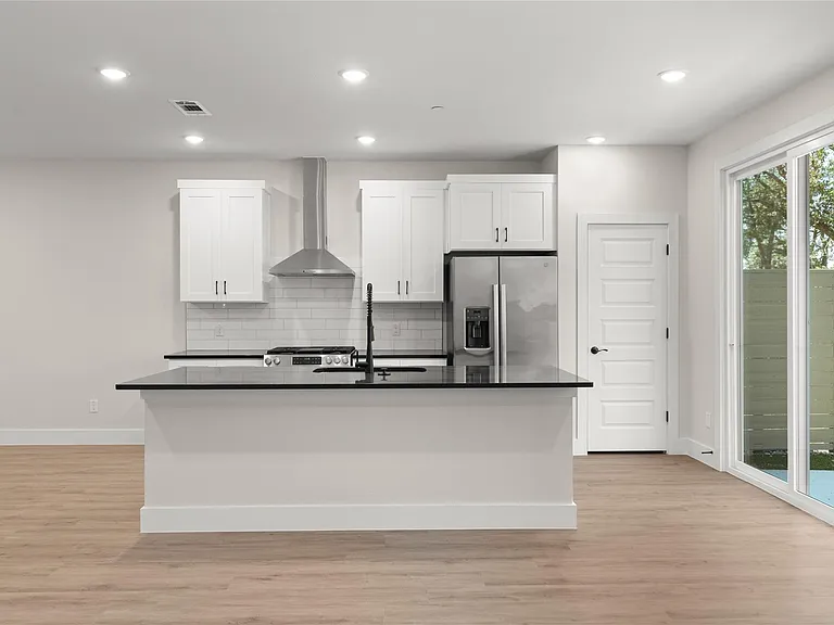 5512 Mobeetie Loop — Photo 4