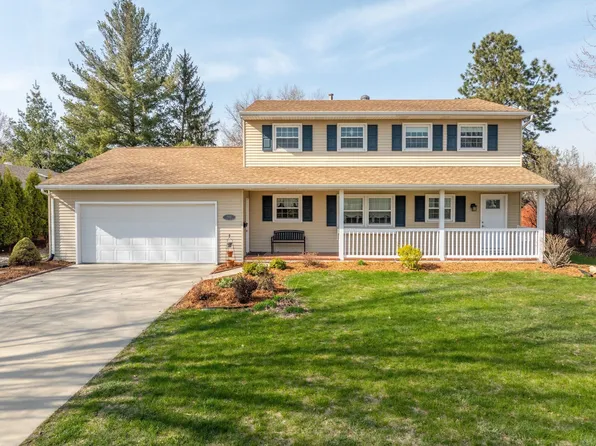 1302 4th Ave SW, Waverly, IA 50677