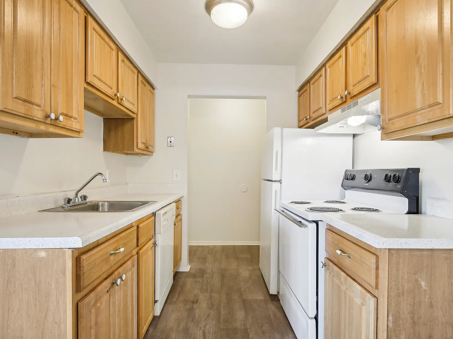 West Garden Apartments — Photo 2