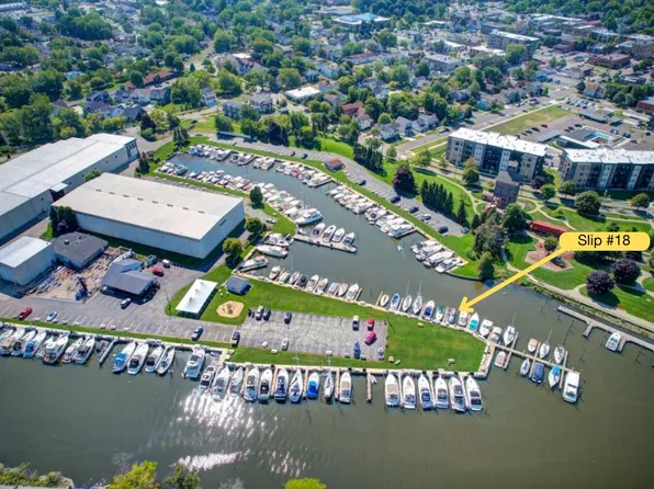 18 Wharfside #18, Grand Haven, MI 49417