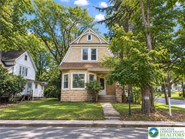40 Fairview Ave, Mount Pocono, PA 18344