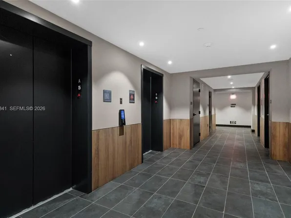 121 NE 5th St #1500, Miami, FL 33132