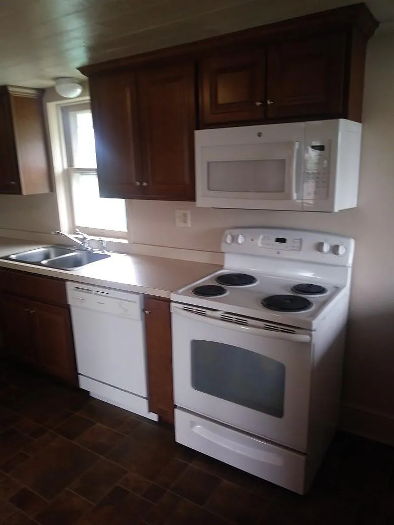 2 bed, $1,275 — Photo 3