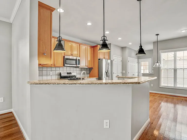 606 Center St — Photo 17