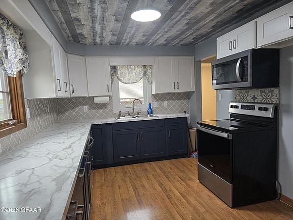 3rd image of 324 E Front St