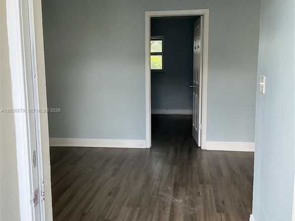 2137 Hayes St APT 18