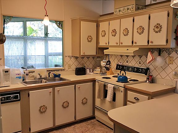 5th image of 1073 La Paloma Blvd