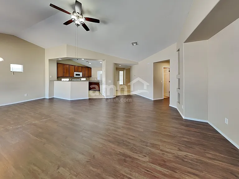 11369 W Lincoln St — Photo 5