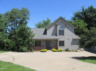 4 Cranberry Ct, Galena, IL 61036