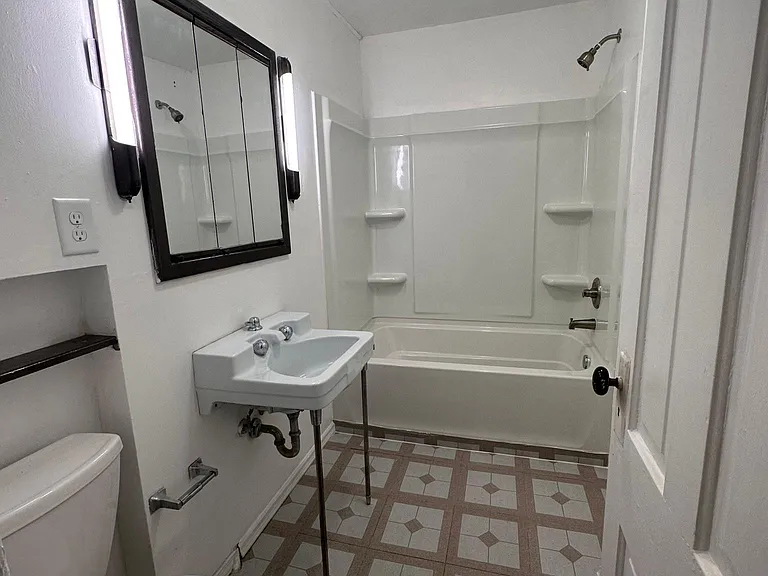 2232 Hillside Ave — Photo 9