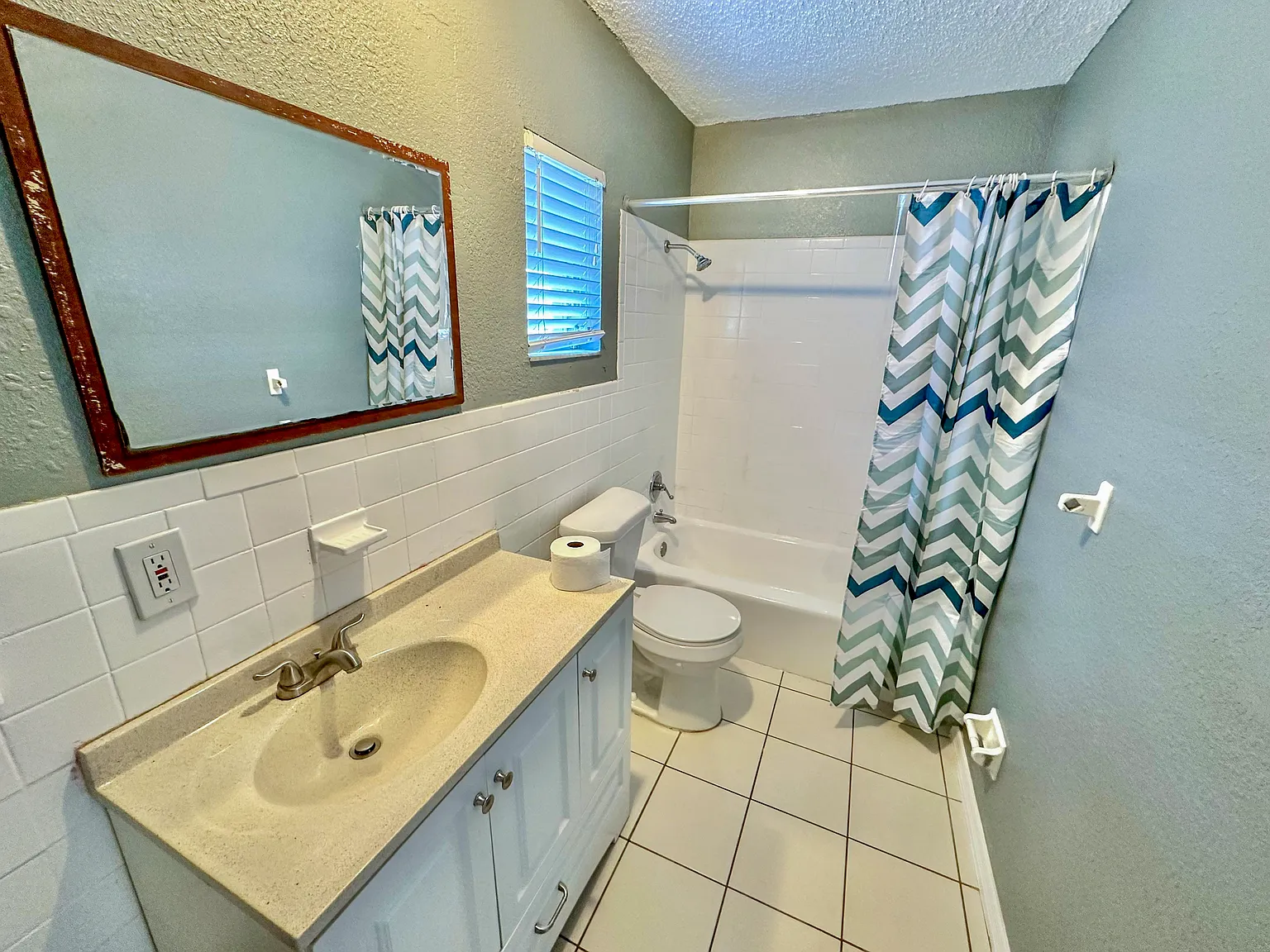 3 bed, 1.0 bath, 950 sqft, $888 — Photo 4