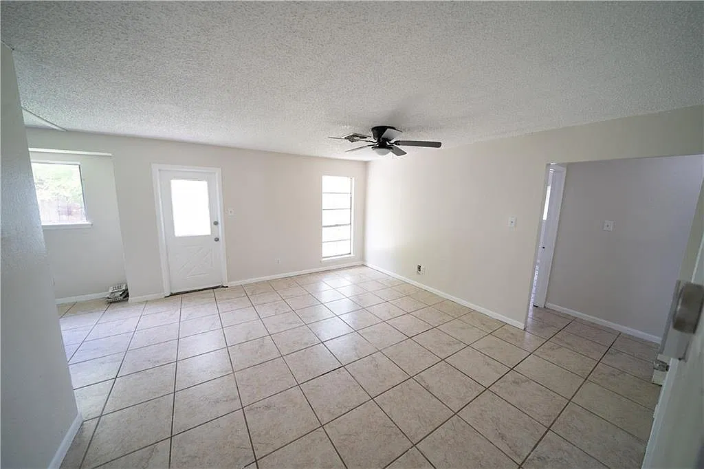 1610 La Joya Street - 1 — Photo 2