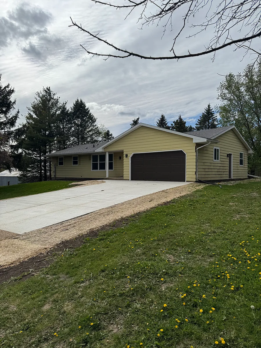 Building Photo - N8429 Schilt Rd