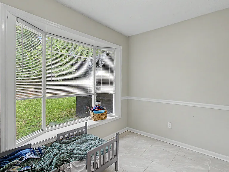 703 Woods Ct — Photo 9