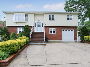 2308 Losee Ct, Merrick, NY 11566