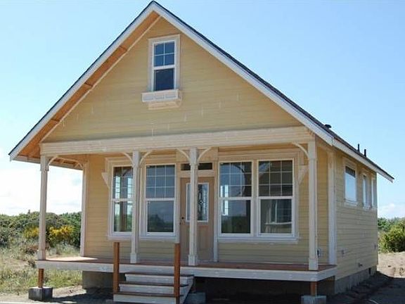 5th image of 493 Ocean Spray St #A