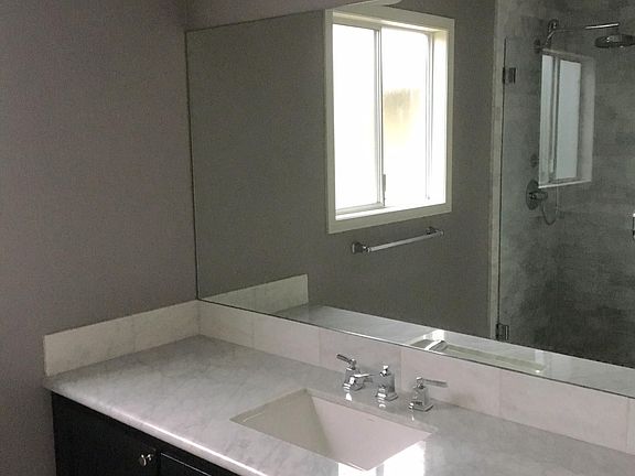 5th image of 524A Brown St