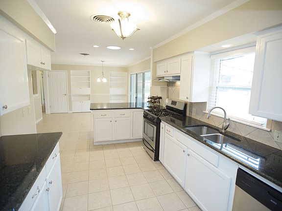 5th image of 5904 Marilyn Dr