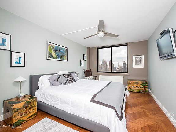 3rd image of 350 W 50th St #3D