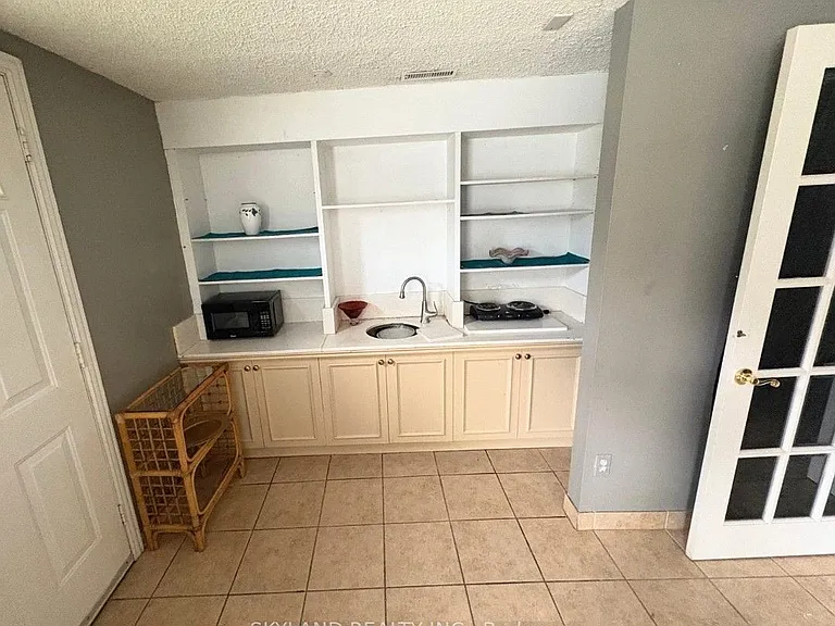 98 Henderson Dr — Photo 11