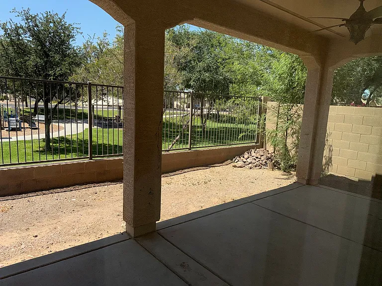 21091 E Munoz St — Photo 3