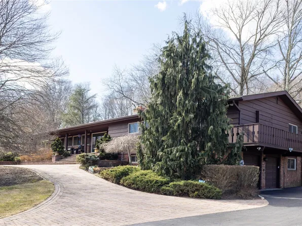 31 Artisan Avenue, South Huntington, NY 11743