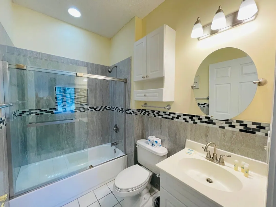 2 bed, 1050 sqft, $2,300 — Photo 1