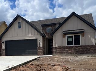 2430 W Charleston St, Broken Arrow, OK 74011